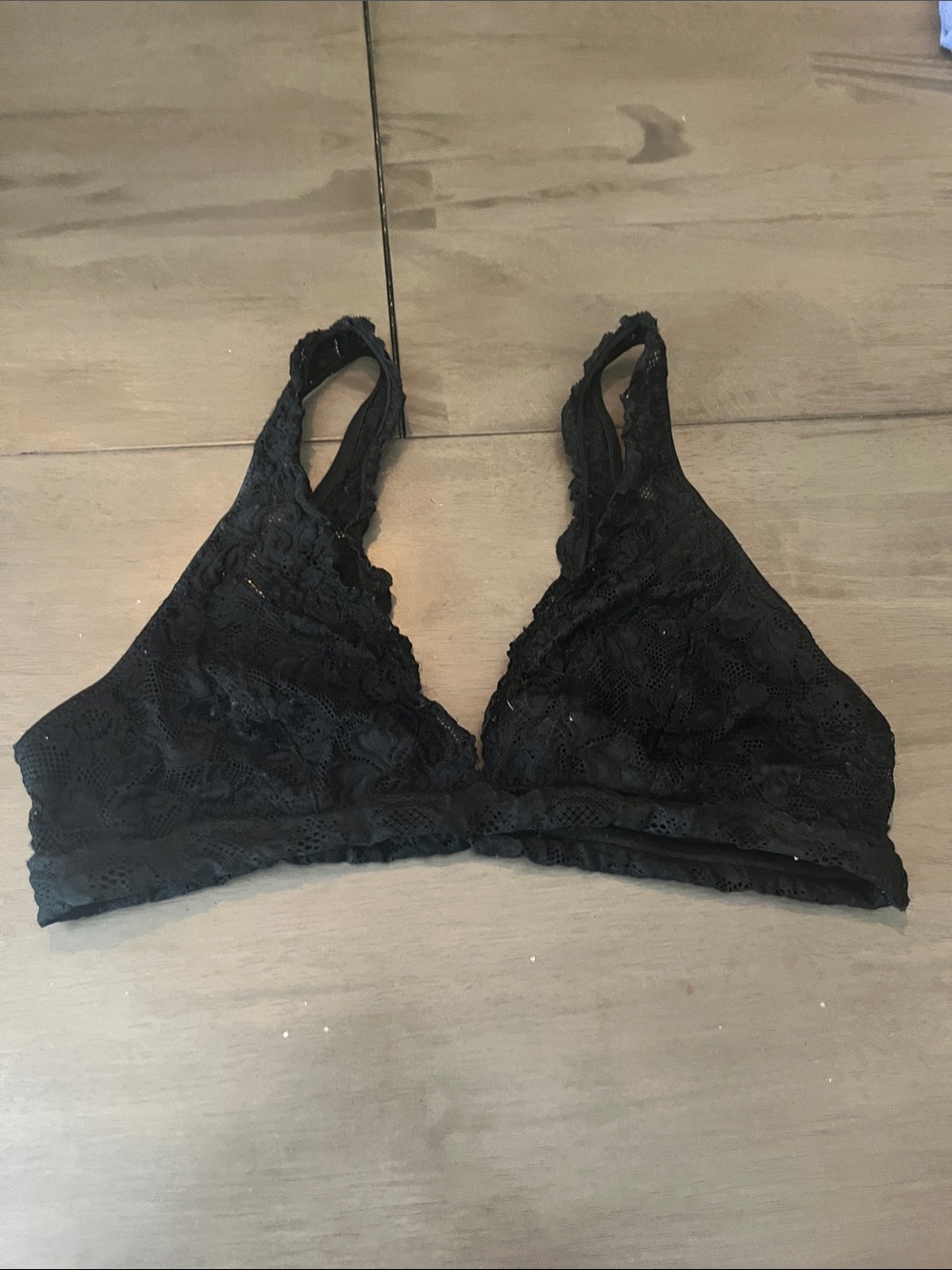 Lace Wireless Bralette in Black - Women Intimates